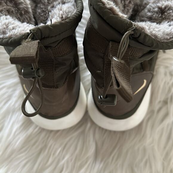 Nike | Rosherun Army Green Sneakerboot Size 8.5 - Picture 5 of 11